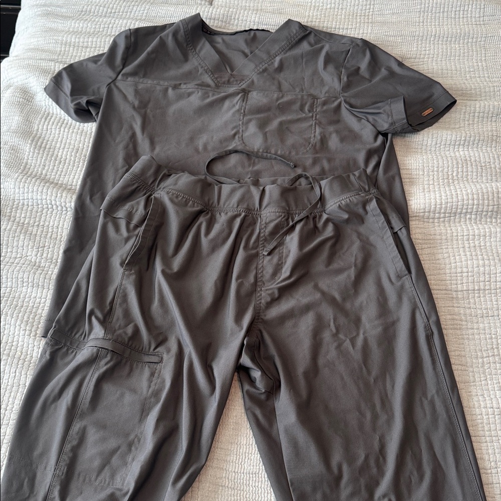 Cherokee Form Men's Gray Scrub Set Large
